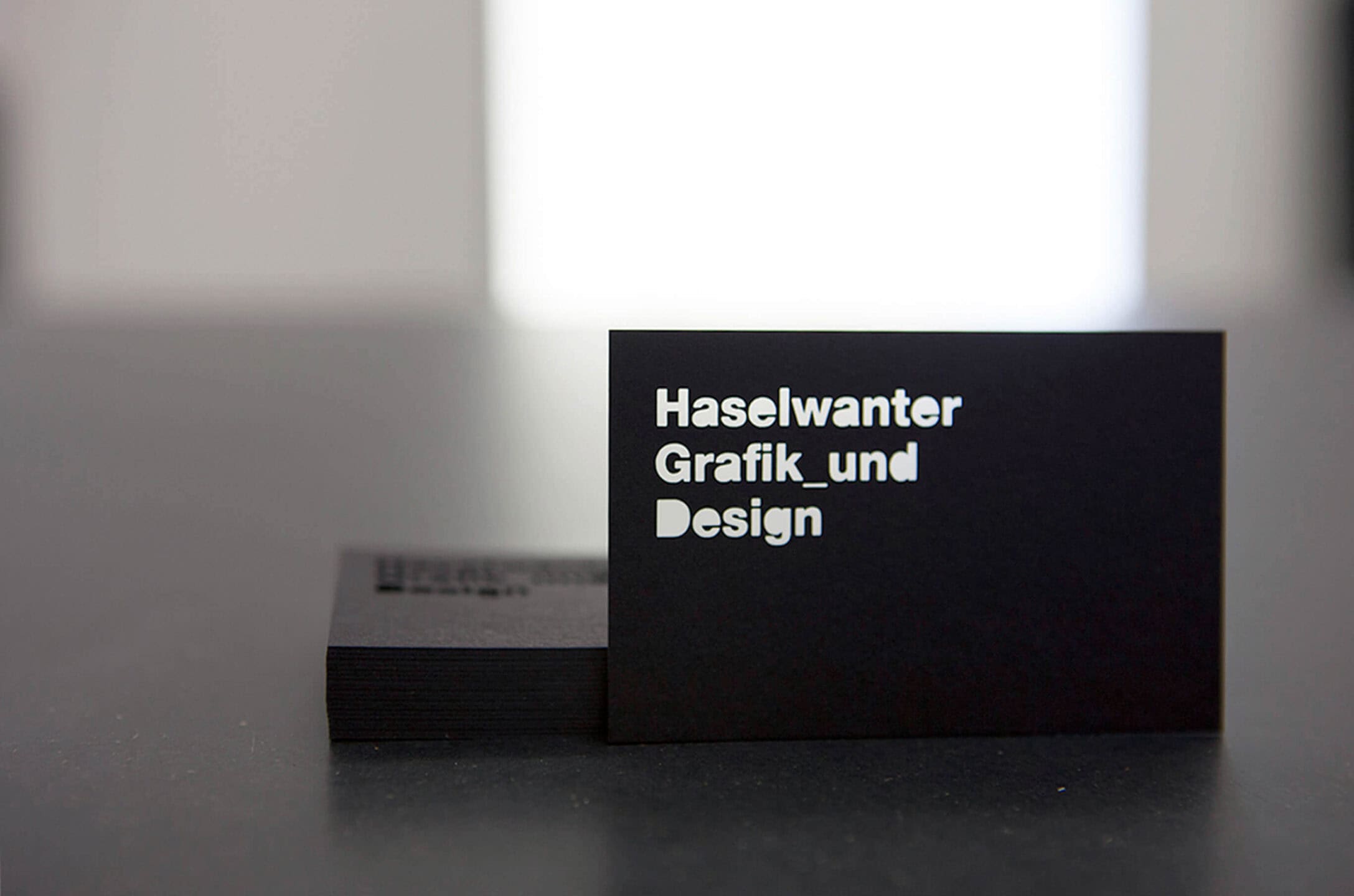 Haselwanters Visitenkarte - Lasercut in der Durchsicht